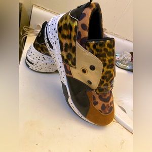 Le sheelah cheetah sneakers